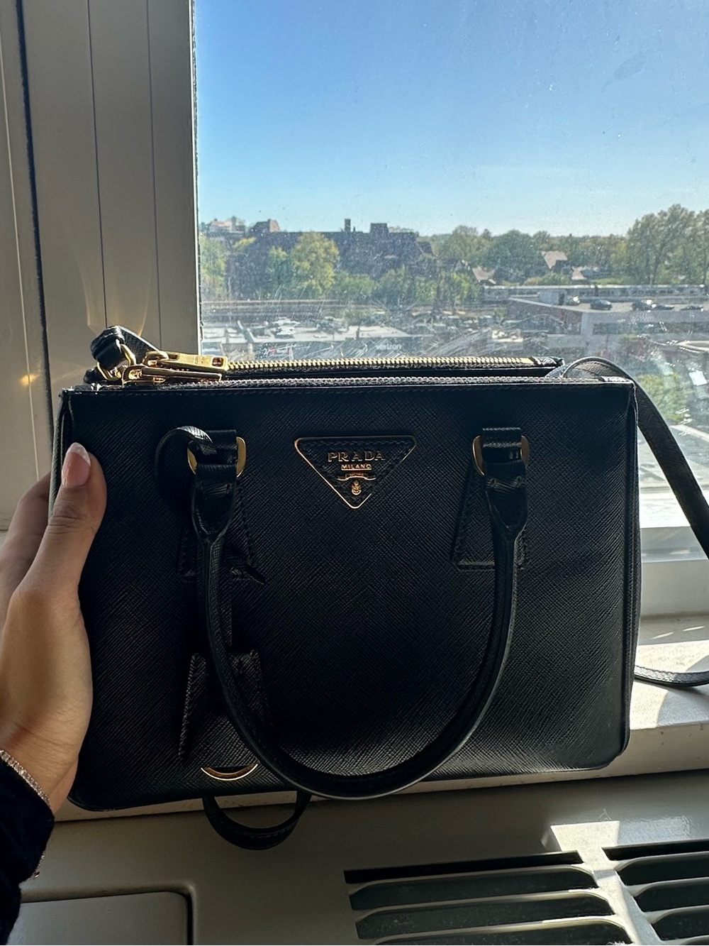 Prada Galleria Small Saffiano Lux Double Zip Tote Black Gold Crossbody - Picture 3 of 8